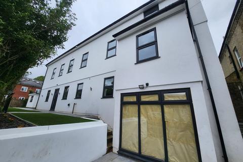 10 bedroom detached house to rent, Aylward Road, Forest Hill SE23