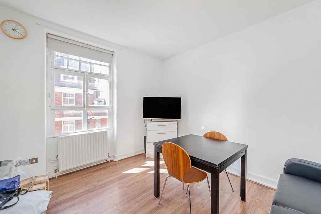 Gilbert Street London W1K 2 bed flat - £2,817 pcm (£650 pw)