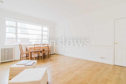 Studio to rent, Nell Gwynn House, Sloane Avenue, London