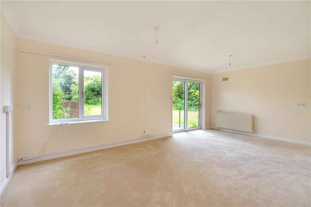 Sitting/dining room