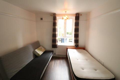 3 bedroom apartment to rent, Canada Crescent, London W3
