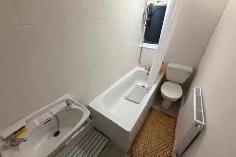 Canada Crescent, London W3