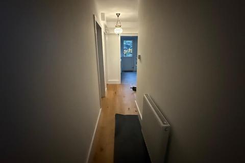 3 bedroom apartment to rent, Canada Crescent, London W3
