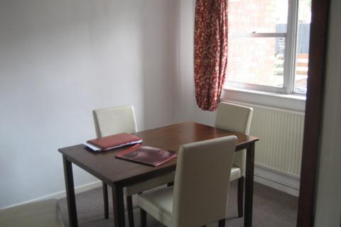3 bedroom end of terrace house to rent, Bishopton Walk, Near Red hill roundabout, Leicester, LE4