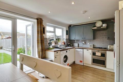 27 Barrymore Walk, Rayleigh, SS6 8YF