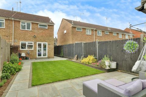 27 Barrymore Walk, Rayleigh, SS6 8YF