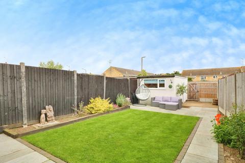 27 Barrymore Walk, Rayleigh, SS6 8YF