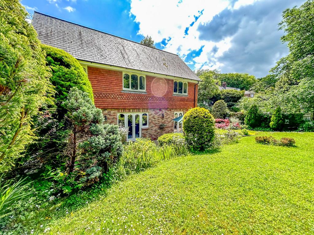 Brightling Road, Robertsbridge, TN32 4 bed detached house for sale £