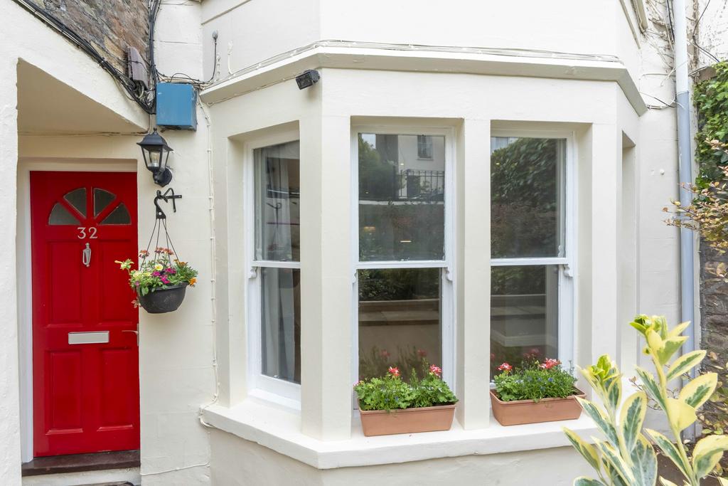 BRISTOL BS8 3 bed flat - £435,000