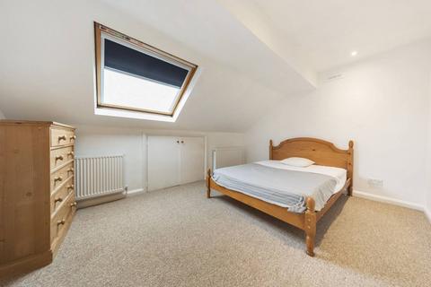 2 bedroom flat for sale, Stormont Road, Clapham Common North Side, London, SW11