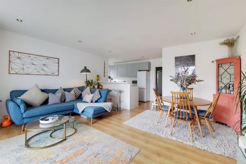 2 bedroom flat for sale, Eardley Road, Furzedown, SW16