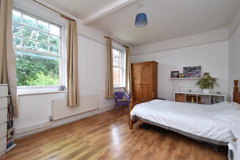 3 bedroom apartment for sale, Oaklands Road Bromley BR1