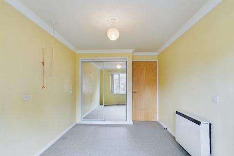 1 bedroom flat for sale, The Chestnuts, Godamanchester, Huntingdon.