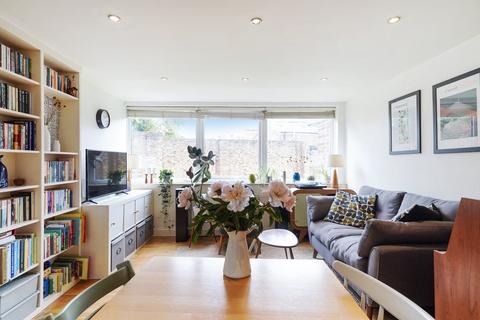 2 bedroom flat for sale, Foxberry Road, London SE4
