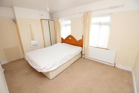 2 bedroom cottage to rent, Longfellow Road, Worcester Park KT4