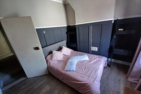 3 bedroom terraced house to rent, Bond Street, Stoke-on-Trent ST6