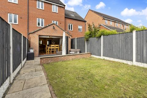 5 bedroom townhouse for sale, Hawthorn Square, Wakefield