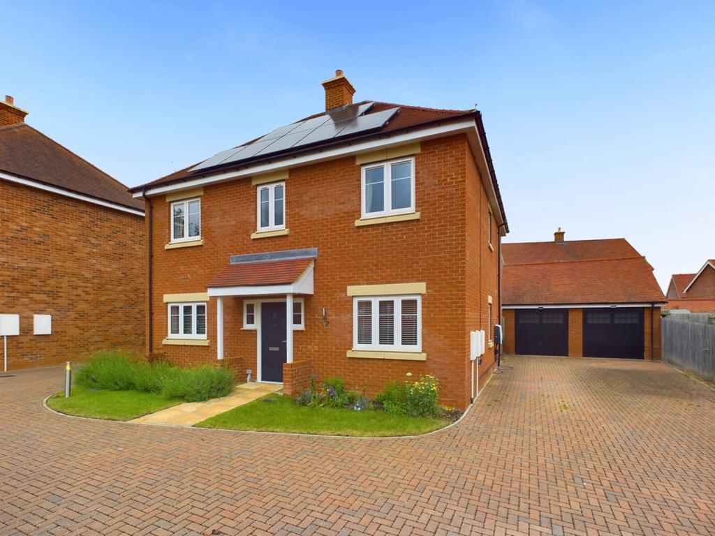 Tun Furlong, Pitstone, Bedfordshire, LU7 4 bed detached house for sale