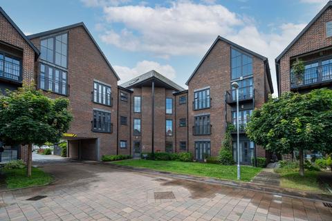 2 bedroom flat for sale, Gresham Park Road, Old Woking, GU22