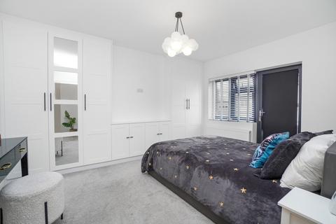 3 bedroom apartment for sale, Hedgehope Avenue, Rayleigh, SS6