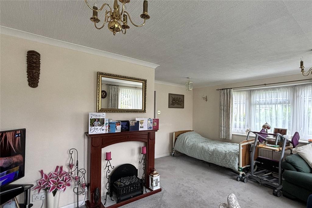 Fordbridge Road, SunburyonThames TW16 2 bed park home for sale £220,000
