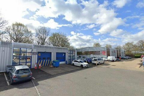 Warehouse to rent, Unit 7, Eversley Way, Egham, TW20 8RG