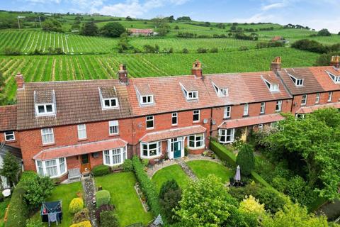 6 Elm Grove, Robin Hoods Bay, Whitby, YO22 4RB
