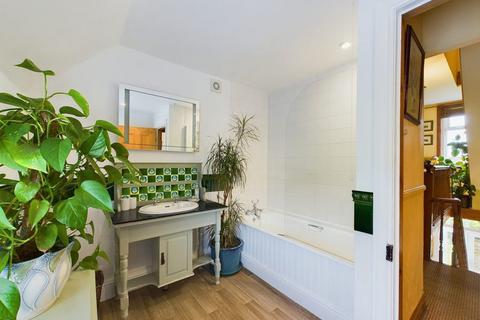 6 Elm Grove, Robin Hoods Bay, Whitby, YO22 4RB