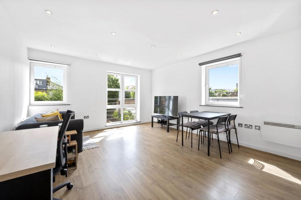 Buick House Kingston Upon Thames 2 Bed Apartment To Rent 2 000 Pcm buick-house-kingston-upon-thames-2-bed-apartment-to-rent-2-000-pcm