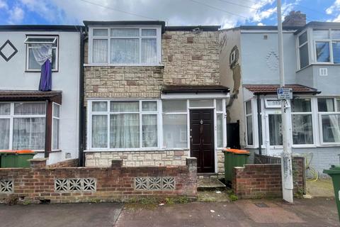 2 bedroom end of terrace house for sale, Walton Road, Manor Park, E12 5RN