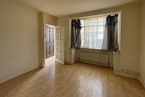 2 bedroom end of terrace house for sale, Walton Road, Manor Park, E12 5RN