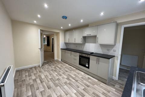 3 bedroom terraced house to rent, Northampton Road, West Haddon NN6