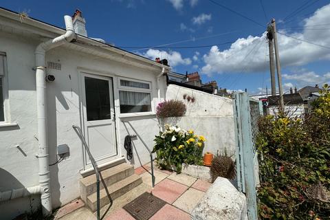 32 Roundham Road, Paignton, TQ4 6DW