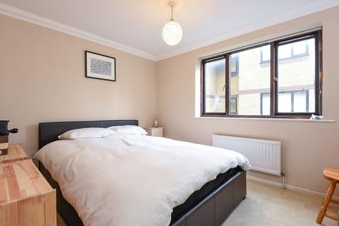 1 bedroom flat to rent, Fairchild Close Battersea SW11