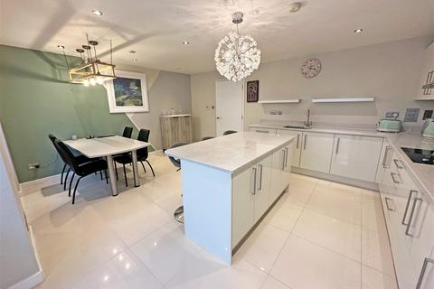 14 Hollywood Drive, Hollywood, Birmingham, B47 5PS