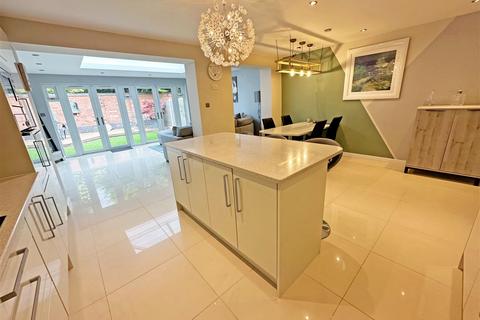 14 Hollywood Drive, Hollywood, Birmingham, B47 5PS