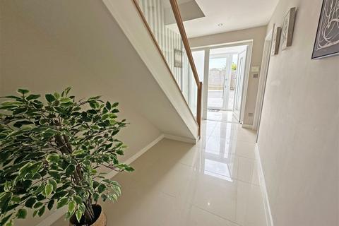 14 Hollywood Drive, Hollywood, Birmingham, B47 5PS