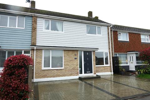 4 bedroom semi-detached house for sale, Landseer Drive, Selsey