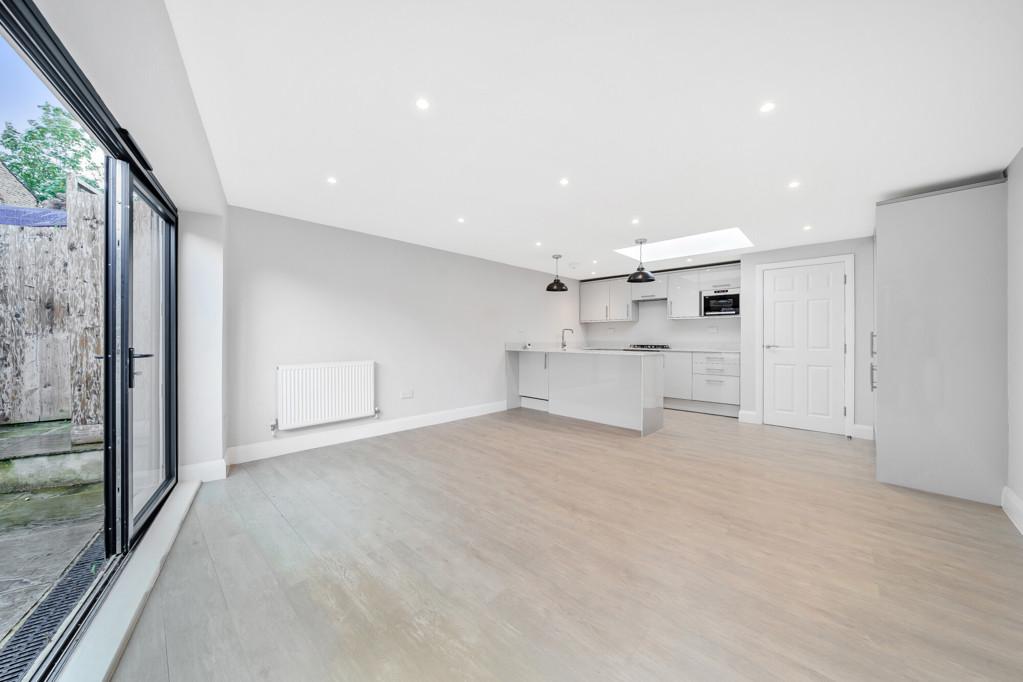 Brockley Rise, Honor Oak 2 bed apartment for sale £550,000