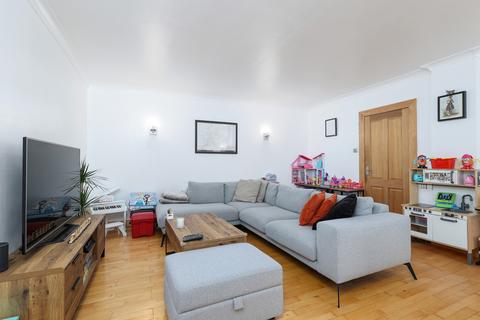 3 bedroom apartment to rent, Buchanan Gardens, Glasgow G32