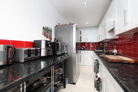 3 bedroom apartment to rent, Buchanan Gardens, Glasgow G32
