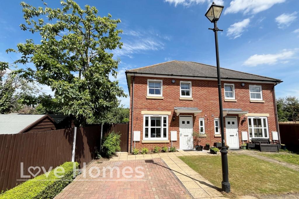 Ashton Gate, Flitwick 3 bed semidetached house for sale £389,995