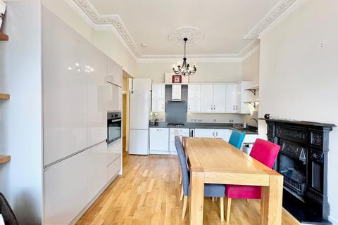 4 bedroom flat to rent, London NW2