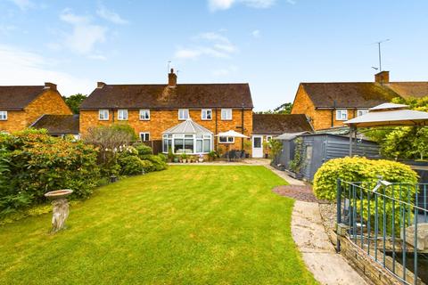 3 bedroom semi-detached house for sale, Anstey Close, Aylesbury HP18