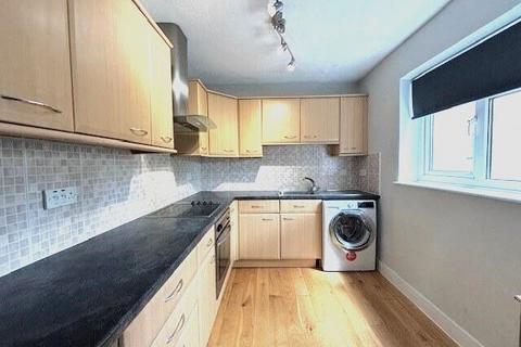 2 bedroom flat to rent, Regency Court, Brentwood, CM14