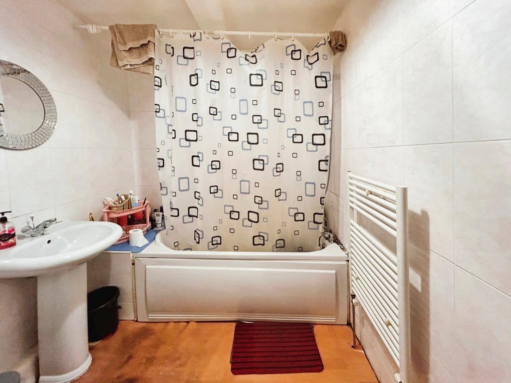 Apartment in Victoria Park, Greater Manchester - View 5