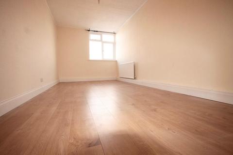 4 bedroom flat share to rent, Large Rooms, Bills Included, Lodge Lane, Grays, RM17
