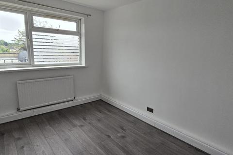 1 bedroom in a flat share to rent, Large Room, Bills Included, Lodge Lane, Grays, RM17