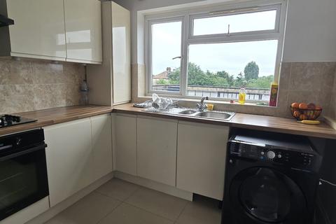 1 bedroom in a flat share to rent, Large Room, Bills Included, Lodge Lane, Grays, RM17