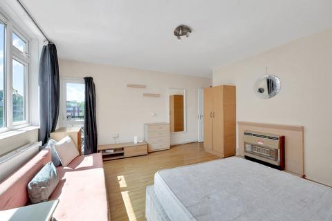4 bedroom flat to rent, Castle Road, Camden, London, NW1